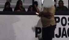 Petugas Satpol PP Kabupaten Halmahera Selatan saat melaksanakan operasi penegakan Peraturan Daerah (Perda) di sejumlah tempat hiburan malam, Sabtu (31/5/2026). Razia tersebut dilakukan sebagai upaya menjaga ketertiban umum, menindaklanjuti laporan masyarakat, serta meningkatkan pengawasan terhadap aktivitas yang berpotensi melanggar aturan daerah. (Foto: Istimewa)