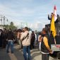 Massa Persatuan Ojek Kupal (PEROK) Kabupaten Halmahera Selatan menyampaikan aspirasi dan menyerukan penghentian mobilisasi karyawan PT Harita Group melalui Pelabuhan Speedboat Kupal dan Bandara Oesman Sadik. Aksi tersebut merupakan bentuk protes terhadap kebijakan perusahaan yang dinilai menerapkan sistem vendor eksklusif dan berdampak pada berkurangnya pendapatan pengemudi ojek lokal (Foto/Nalarsatu)